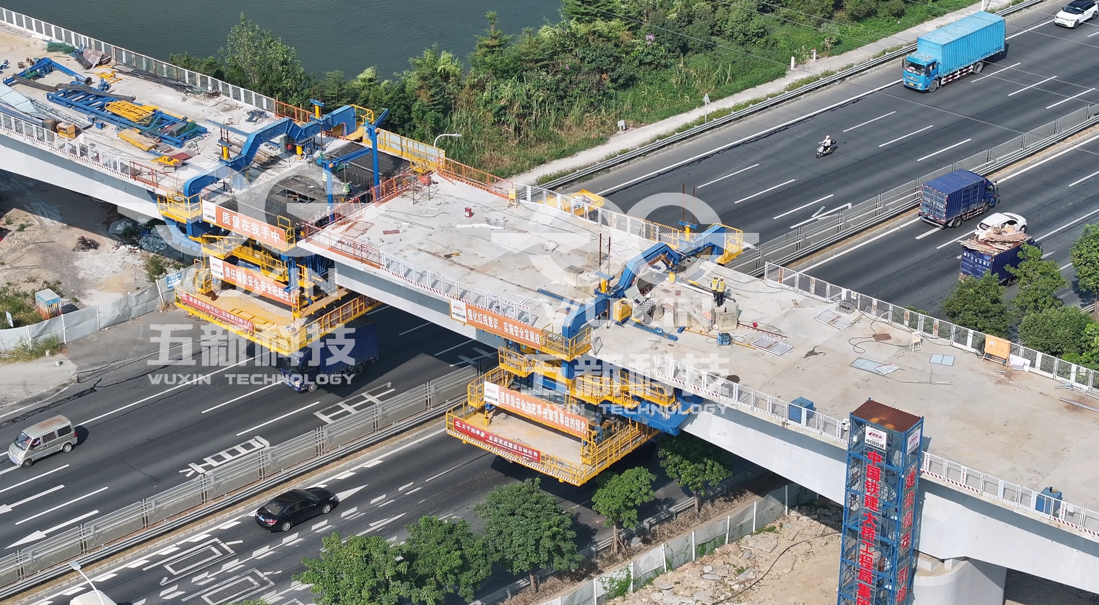 智能懸臂造橋機(jī) — （中鐵建大橋局-深江鐵路）2.jpg