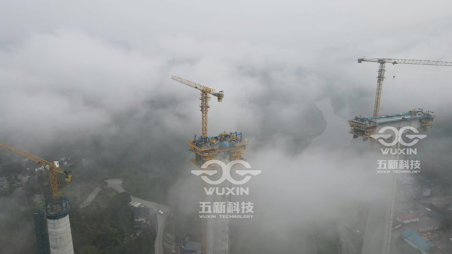 智能懸臂造橋機(jī) — （中鐵十二局-渝萬高鐵）5.jpg
