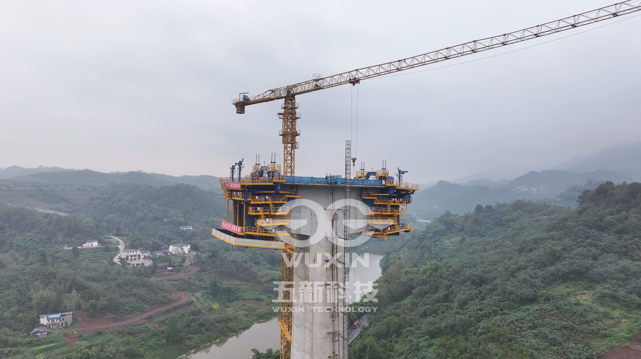 智能懸臂造橋機(jī) — （中鐵十二局-渝萬高鐵）7.jpg